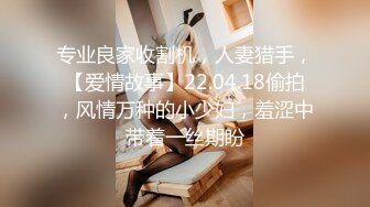 [MP4/ 1.58G] 丝袜女仆情趣装颜值不错很嫩小少妇激情3P，伺候两个小哥哥主动上位抽插嘴里还叼着大鸡巴