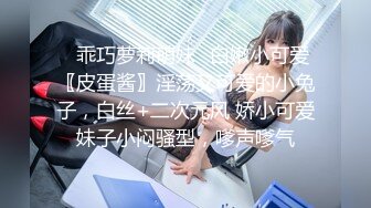 莫妮卡S玩女慕、狗奶子耐打、屌就是主人靴下的玩具，任由主人玩弄，脱下做人的伪装，跪在地上对着高跟鞋磕头，主人好好的玩死你这个狗东西！