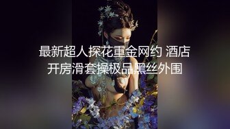 【两个学生妹穿着制服的萝莉】双飞轮流操她们，可以延年益寿呀