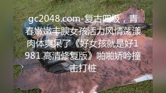 气质女神可爱粉红色内衣，脱光光全裸自慰道具插穴，表情销魂