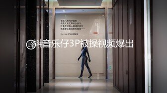 黑丝高跟小少妇自己玩着冰冷的大黑牛自慰呻吟高潮后给小哥舔硬大鸡巴，主动上位无套抽插近距离拍摄，好刺激