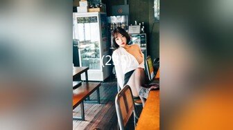 高颜值美女 舒服吗 舒服 穿开档牛仔紧身裤被大肉棒无套输出 内射