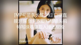 《极品CP魔手外购》商场女厕近景镜头先拍脸再拍逼，各种年轻美女小姐姐小少妇方便，大屁股潮妹透明内裤简直太骚了 (8)