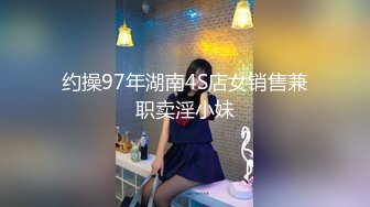 自持相机拍摄淫照的娇妻 舔逼女上位