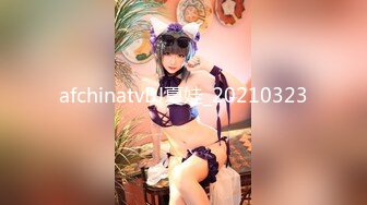 [MP4/ 676M] 猥琐小哥迷翻漂亮的小女友找来朋友一起来玩3P